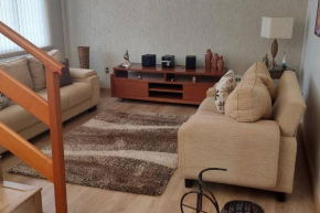 Casa completa com área de lazer próxima ao centro shopping e principais vias de acesso!!